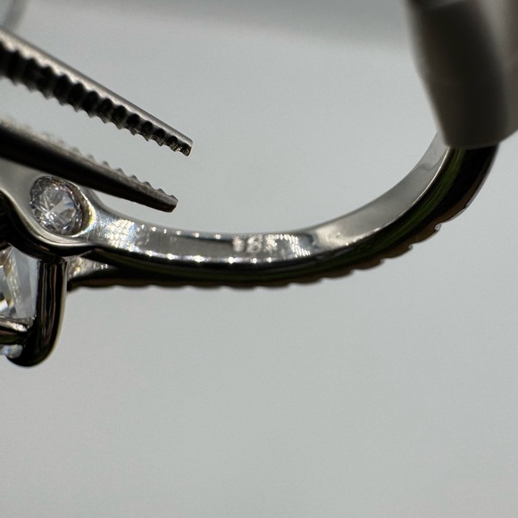 18k 3ct Cushion Cut Ring - Picture 4 of 12